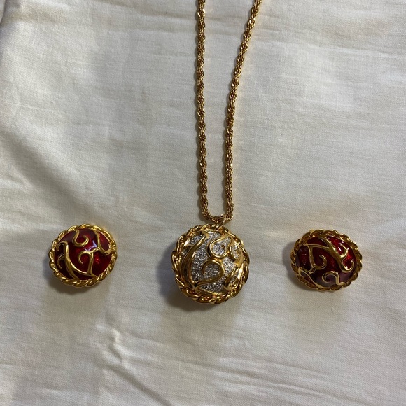 Hutton Wilkinson Jewelry Set. Necklace with matching clip on earrings NRFB - Picture 9 of 17